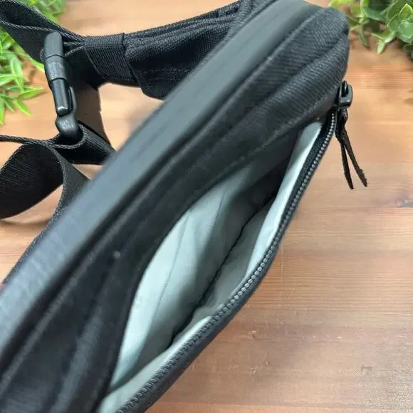 Nobull Black Belt Waist Bag Fanny Pack - Picture 5 of 8